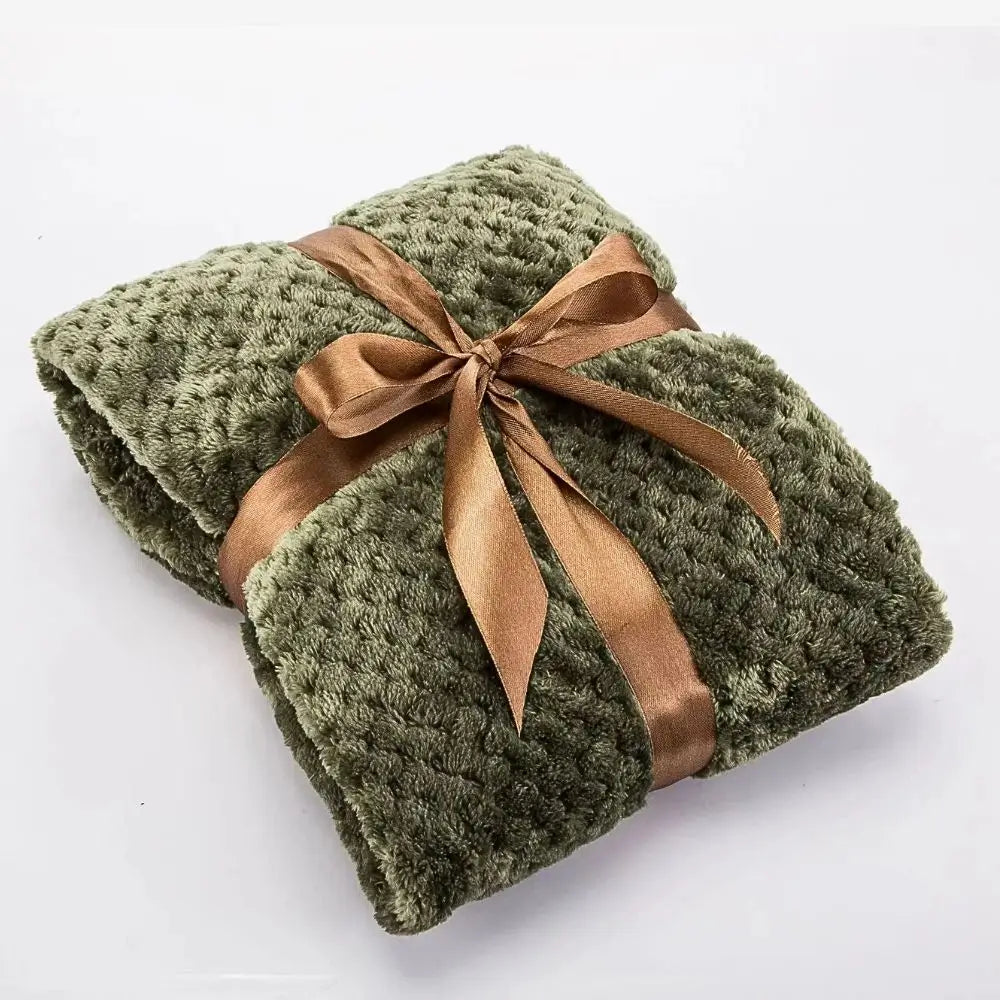 Weiche, flauschige Hundedecke in Grün – edel verpackt mit Satinband, perfekt als Geschenk.