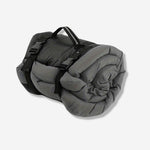 Outdoor Hundematte in Grau – platzsparend zusammengerollt mit Tragegurt, ideal für unterwegs, Auto und Reisen – HUNDESCHATZ™