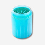 HUNDESCHATZ™ - PFOTENREINIGER DogClean V2 in Grün. Kompakter und effektiver Pfotenreiniger mit weichen Borsten für eine sanfte und gründliche Reinigung. Ideal für den täglichen Gebrauch nach Spaziergängen oder Outdoor-Aktivitäten.