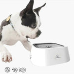 Der auslaufsichere Wassernapf für Hunde, der Marke HUNDESCHATZ,  sorgt für sauberes und tropffreies Trinken, ideal für unterwegs und zu Hause. Das innovative Design verhindert das Verschütten von Wasser und reduziert das Risiko von nassen Böden. Hergestellt aus robustem, hochwertigem Material für eine lange Haltbarkeit. Einfach zu reinigen und perfekt für Reisen oder Autofahrten geeignet.